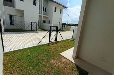 FACING OPEN ARINA SERENIA CITY 