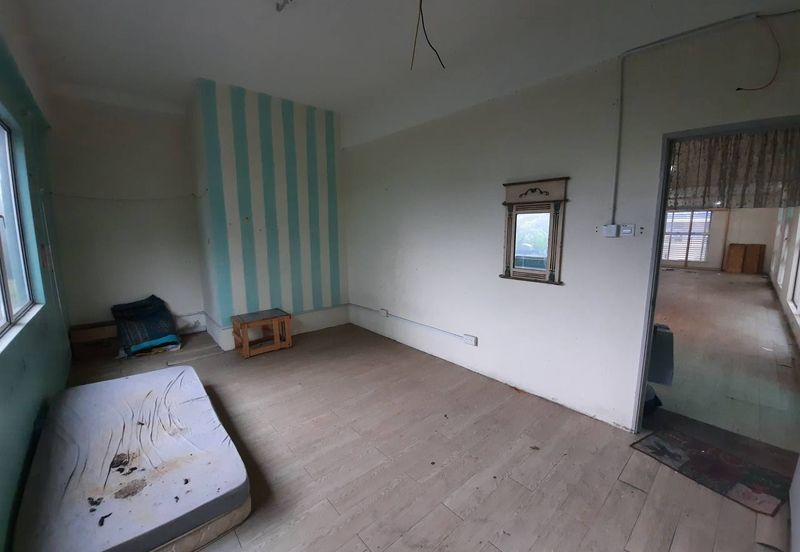 ALAM AVENUE JALAN PADANG JAWA