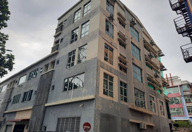 ALAM AVENUE JALAN PADANG JAWA