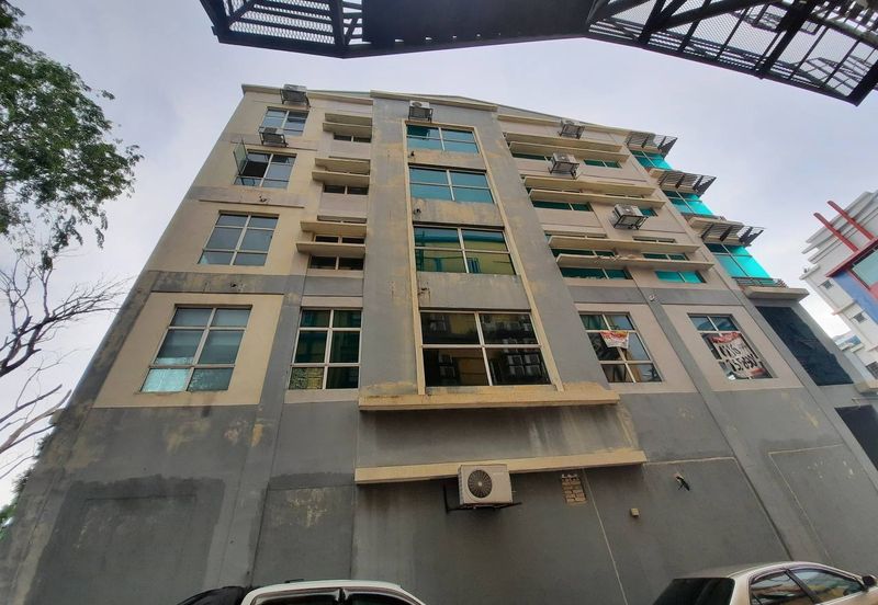 ALAM AVENUE JALAN PADANG JAWA