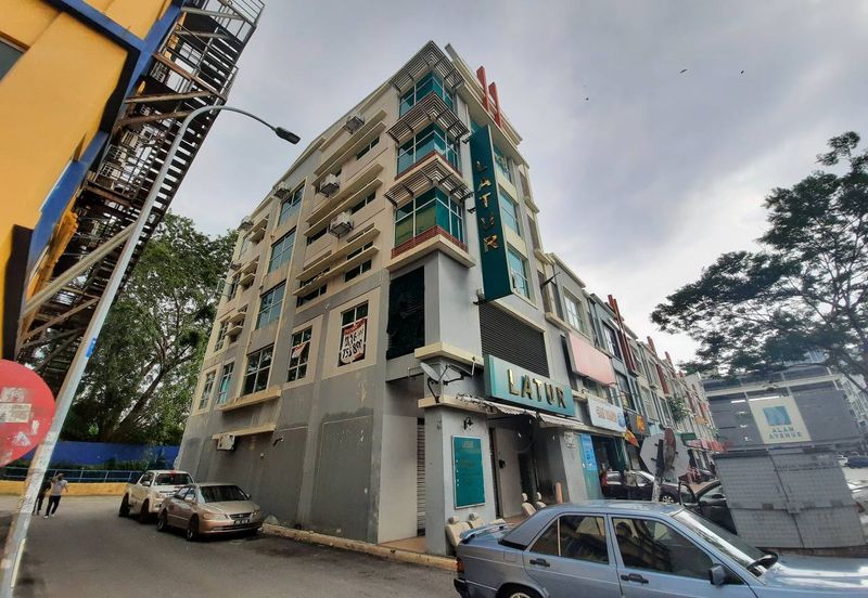 ALAM AVENUE JALAN PADANG JAWA