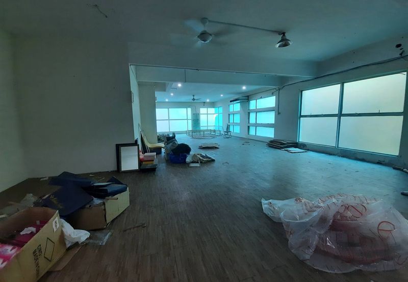 ALAM AVENUE JALAN PADANG JAWA