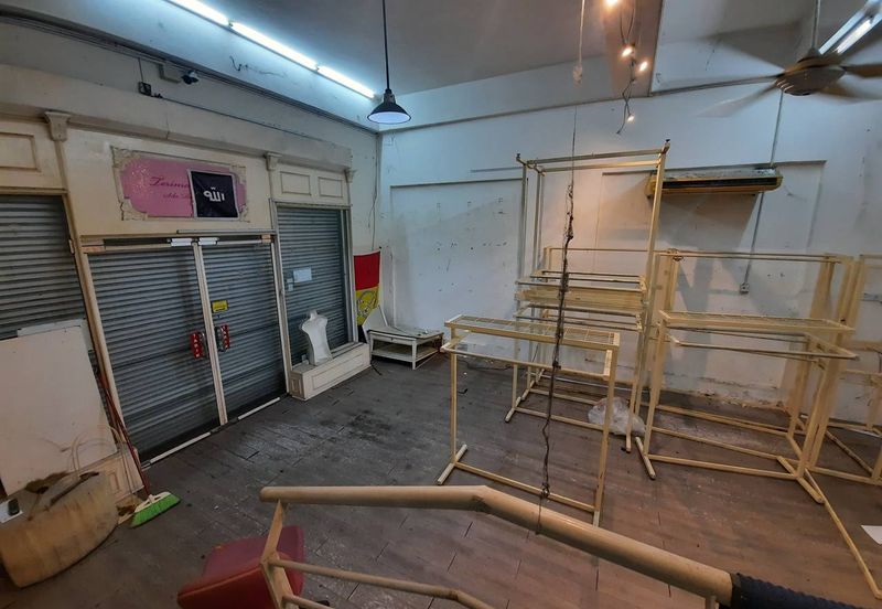 ALAM AVENUE JALAN PADANG JAWA