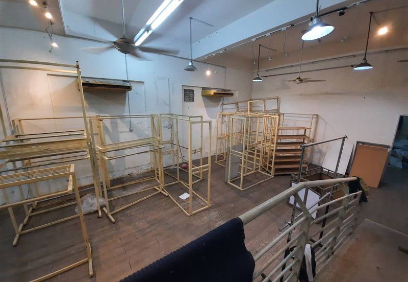 ALAM AVENUE JALAN PADANG JAWA