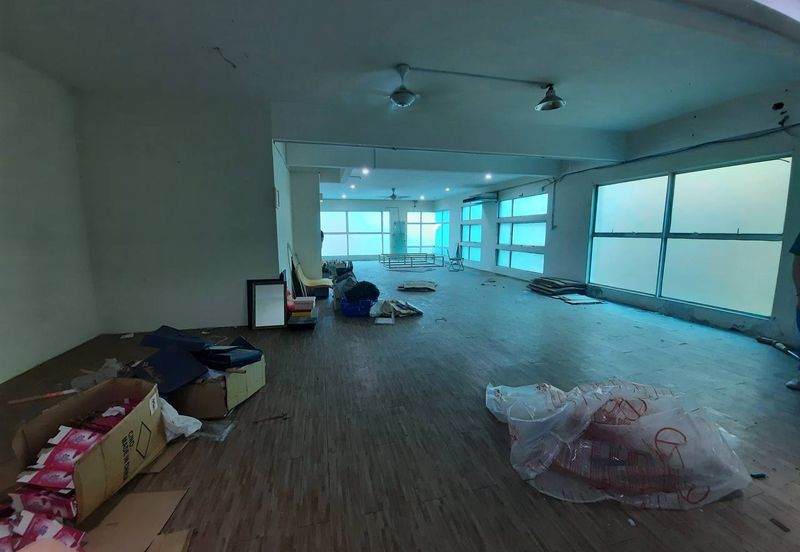 ALAM AVENUE JALAN PADANG JAWA