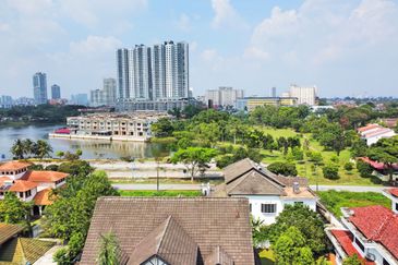 SS7 KELANA JAYA GOLF 