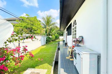 SS7 KELANA JAYA GOLF 