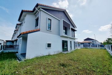 2 Storey Corner Lot House Padura Alam Impian