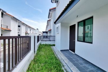 2 Storey Corner Lot House Padura Alam Impian