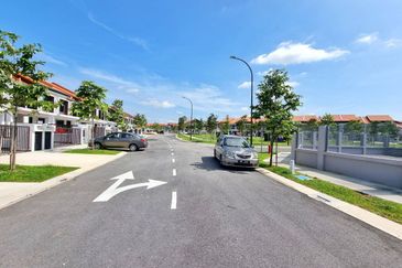 2 Storey Corner Lot House Padura Alam Impian