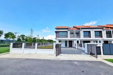 2 Storey Corner Lot House Padura Alam Impian