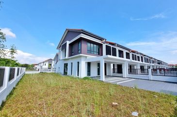 2 Storey Corner Lot House Padura Alam Impian
