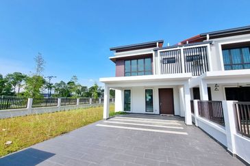 2 Storey Corner Lot House Padura Alam Impian