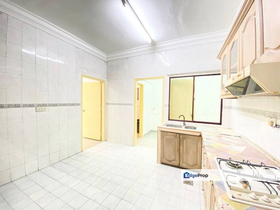 Double Storey Terrace House Jalan Kubah Bukit Jelutong Shah Alam Selangor, Selangor, Shah Alam