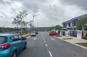 Facing Open | Double Storey Terrace Adiva Serenia City Kota Warisan Sepang