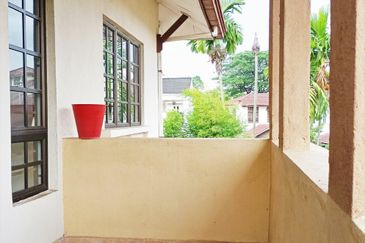 Double Storey End Lot, Jalan Rabung, Bukit Jelutong, Shah Alam