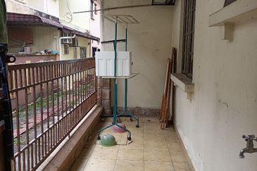 Double Storey End Lot, Jalan Rabung, Bukit Jelutong, Shah Alam