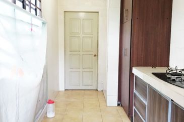 Double Storey End Lot, Jalan Rabung, Bukit Jelutong, Shah Alam