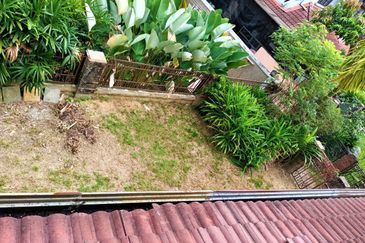 Double Storey End Lot, Jalan Rabung, Bukit Jelutong, Shah Alam