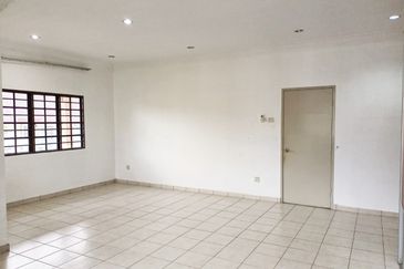 Double Storey End Lot, Jalan Rabung, Bukit Jelutong, Shah Alam