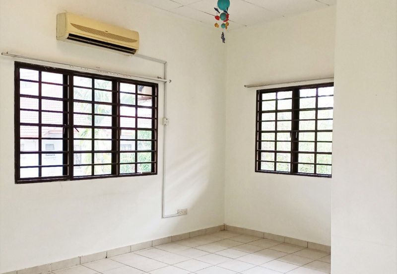 Double Storey End Lot, Jalan Rabung, Bukit Jelutong, Shah Alam