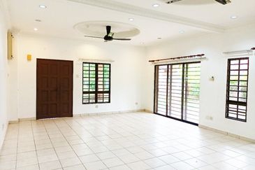 Double Storey End Lot, Jalan Rabung, Bukit Jelutong, Shah Alam