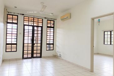 Double Storey End Lot, Jalan Rabung, Bukit Jelutong, Shah Alam