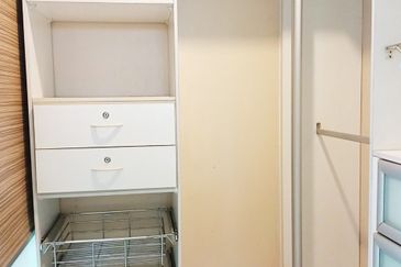 Double Storey End Lot, Jalan Rabung, Bukit Jelutong, Shah Alam