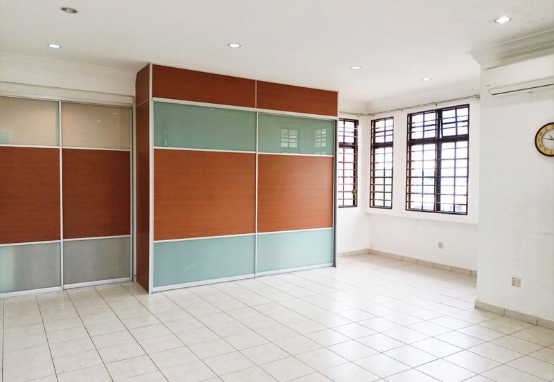 Double Storey End Lot, Jalan Rabung, Bukit Jelutong, Shah Alam