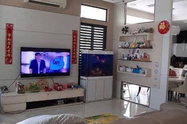 GATED GUARDED COMMUNITY & LUXURY NEIGHBOURHOOD 3 Storey Semi-D Mezzo Bukit Jelutong, Shah Alam FOR SALE! .