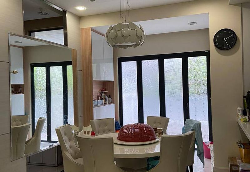 GATED GUARDED COMMUNITY & LUXURY NEIGHBOURHOOD 3 Storey Semi-D Mezzo Bukit Jelutong, Shah Alam FOR SALE! .