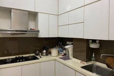 GATED GUARDED COMMUNITY & LUXURY NEIGHBOURHOOD 3 Storey Semi-D Mezzo Bukit Jelutong, Shah Alam FOR SALE! .