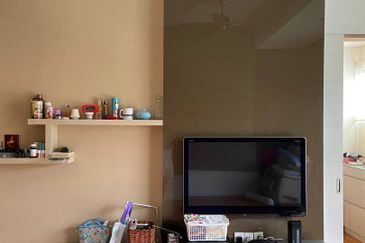 GATED GUARDED COMMUNITY & LUXURY NEIGHBOURHOOD 3 Storey Semi-D Mezzo Bukit Jelutong, Shah Alam FOR SALE! .