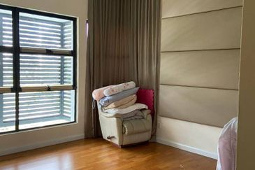 GATED GUARDED COMMUNITY & LUXURY NEIGHBOURHOOD 3 Storey Semi-D Mezzo Bukit Jelutong, Shah Alam FOR SALE! .