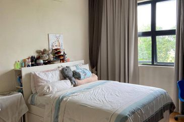 GATED GUARDED COMMUNITY & LUXURY NEIGHBOURHOOD 3 Storey Semi-D Mezzo Bukit Jelutong, Shah Alam FOR SALE! .