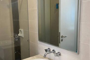 GATED GUARDED COMMUNITY & LUXURY NEIGHBOURHOOD 3 Storey Semi-D Mezzo Bukit Jelutong, Shah Alam FOR SALE! .