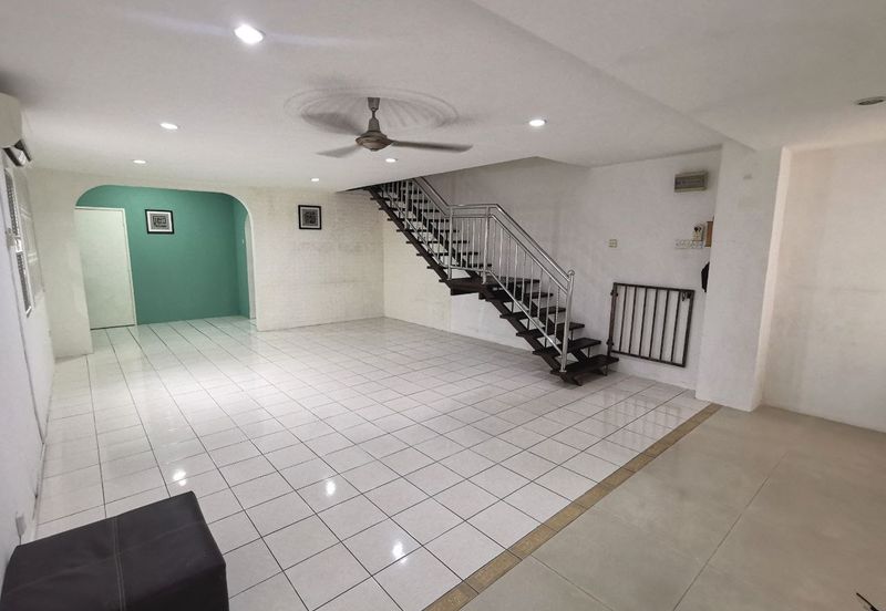 Double Saujana Damansara, Damansara Damai.    End Lot.. Renovated   Move in Condition 
