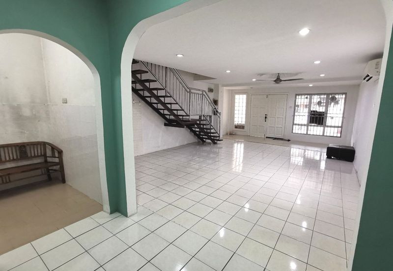 Double Saujana Damansara, Damansara Damai.    End Lot.. Renovated   Move in Condition 