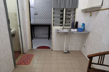 Double Saujana Damansara, Damansara Damai.    End Lot.. Renovated   Move in Condition 