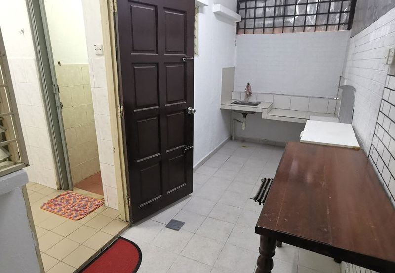 Double Saujana Damansara, Damansara Damai.    End Lot.. Renovated   Move in Condition 