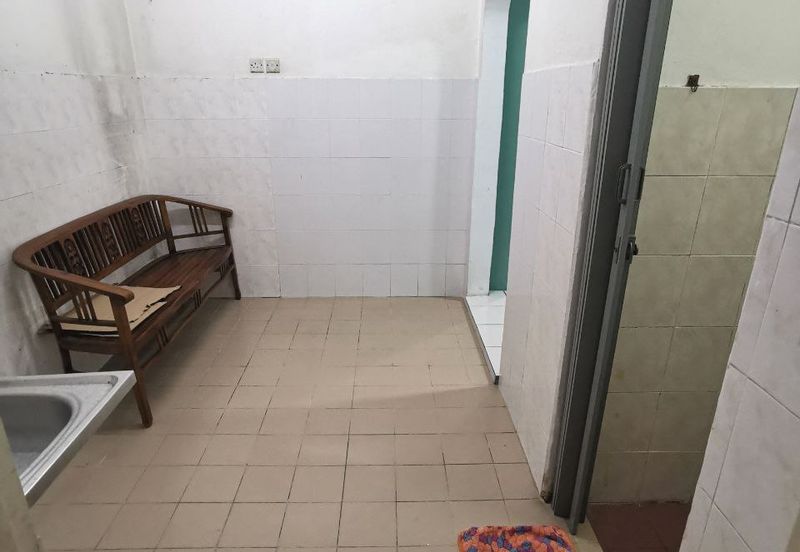 Double Saujana Damansara, Damansara Damai.    End Lot.. Renovated   Move in Condition 