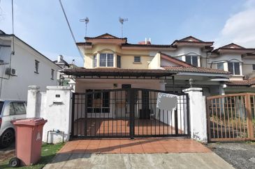 Double Saujana Damansara, Damansara Damai.    End Lot.. Renovated   Move in Condition 