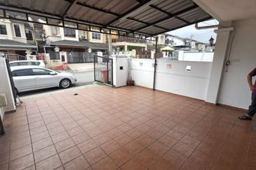 Double Saujana Damansara, Damansara Damai.    End Lot.. Renovated   Move in Condition 