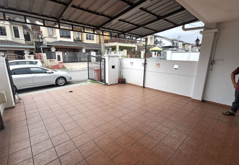 Double Saujana Damansara, Damansara Damai.    End Lot.. Renovated   Move in Condition 