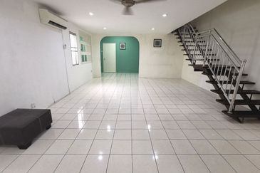 Double Saujana Damansara, Damansara Damai.    End Lot.. Renovated   Move in Condition 