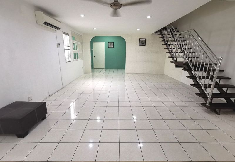 Double Saujana Damansara, Damansara Damai.    End Lot.. Renovated   Move in Condition 