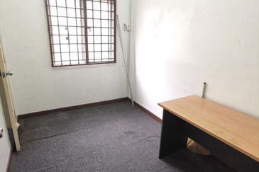 Double Saujana Damansara, Damansara Damai.    End Lot.. Renovated   Move in Condition 