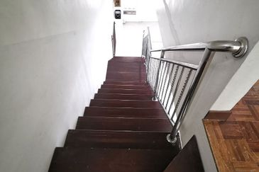 Double Saujana Damansara, Damansara Damai.    End Lot.. Renovated   Move in Condition 