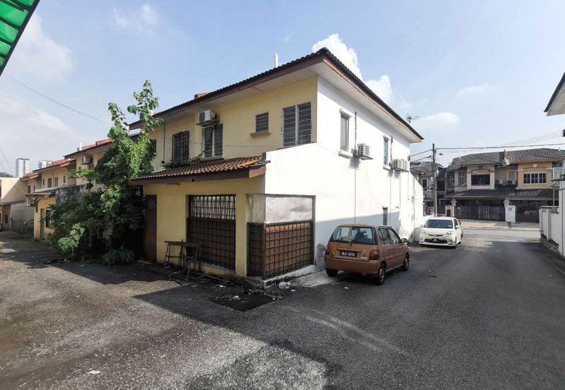 Double Saujana Damansara, Damansara Damai.    End Lot.. Renovated   Move in Condition 