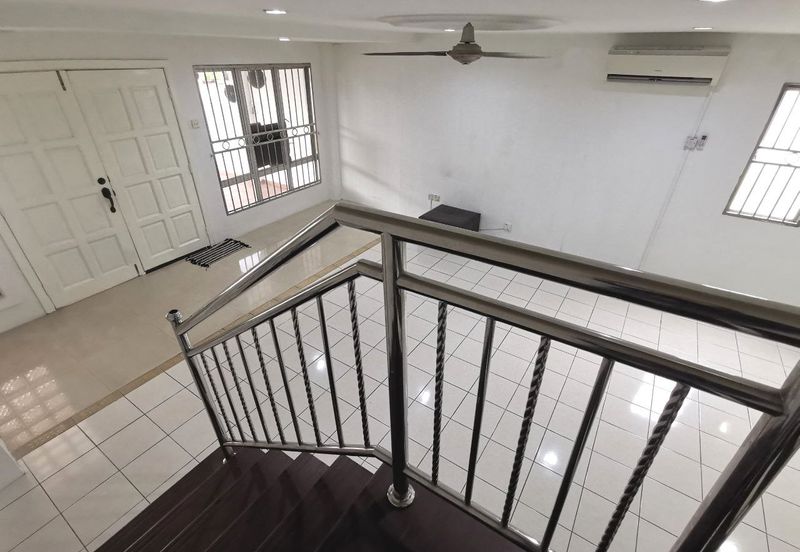 Double Saujana Damansara, Damansara Damai.    End Lot.. Renovated   Move in Condition 